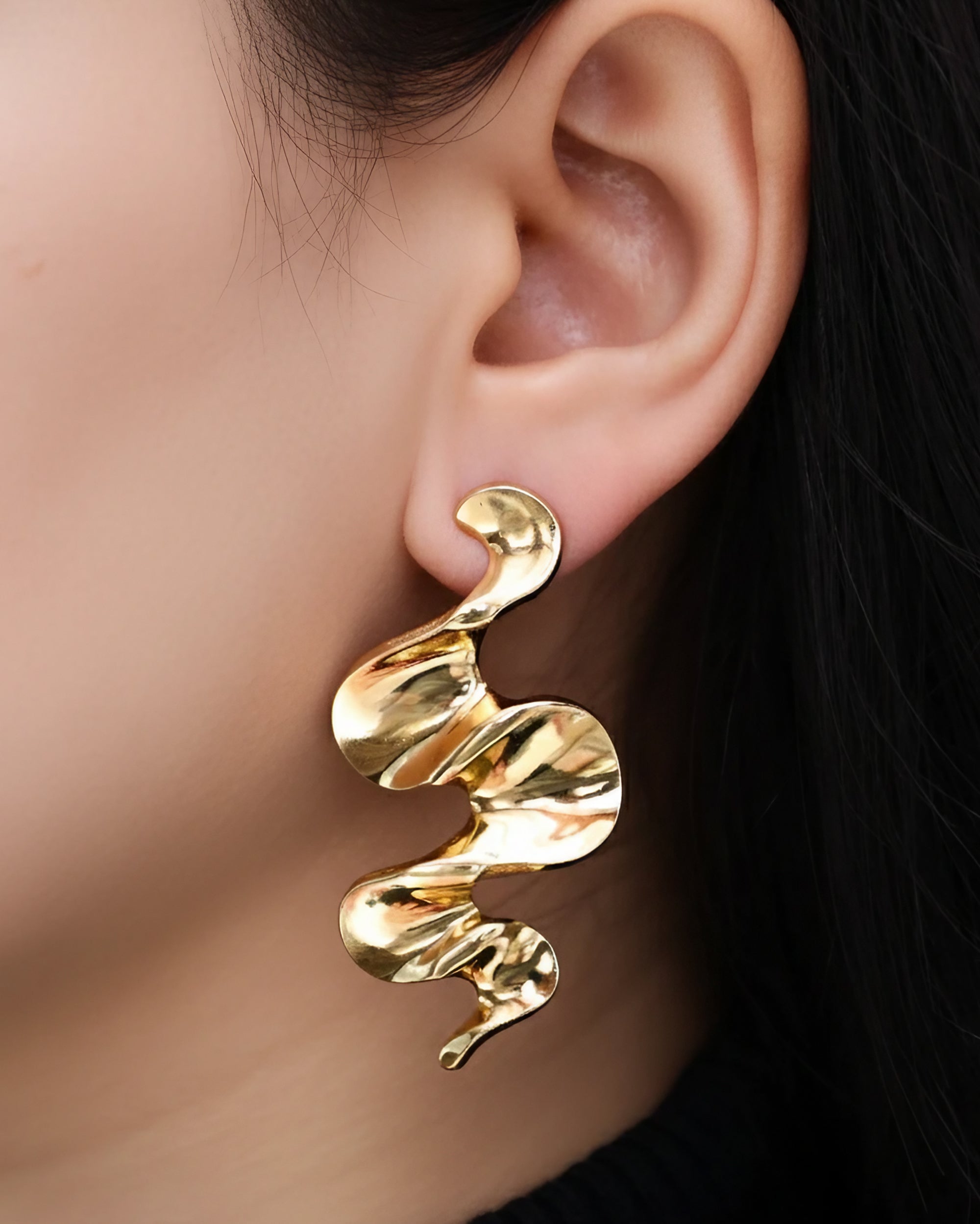 Liquid Gold Curve Earrings