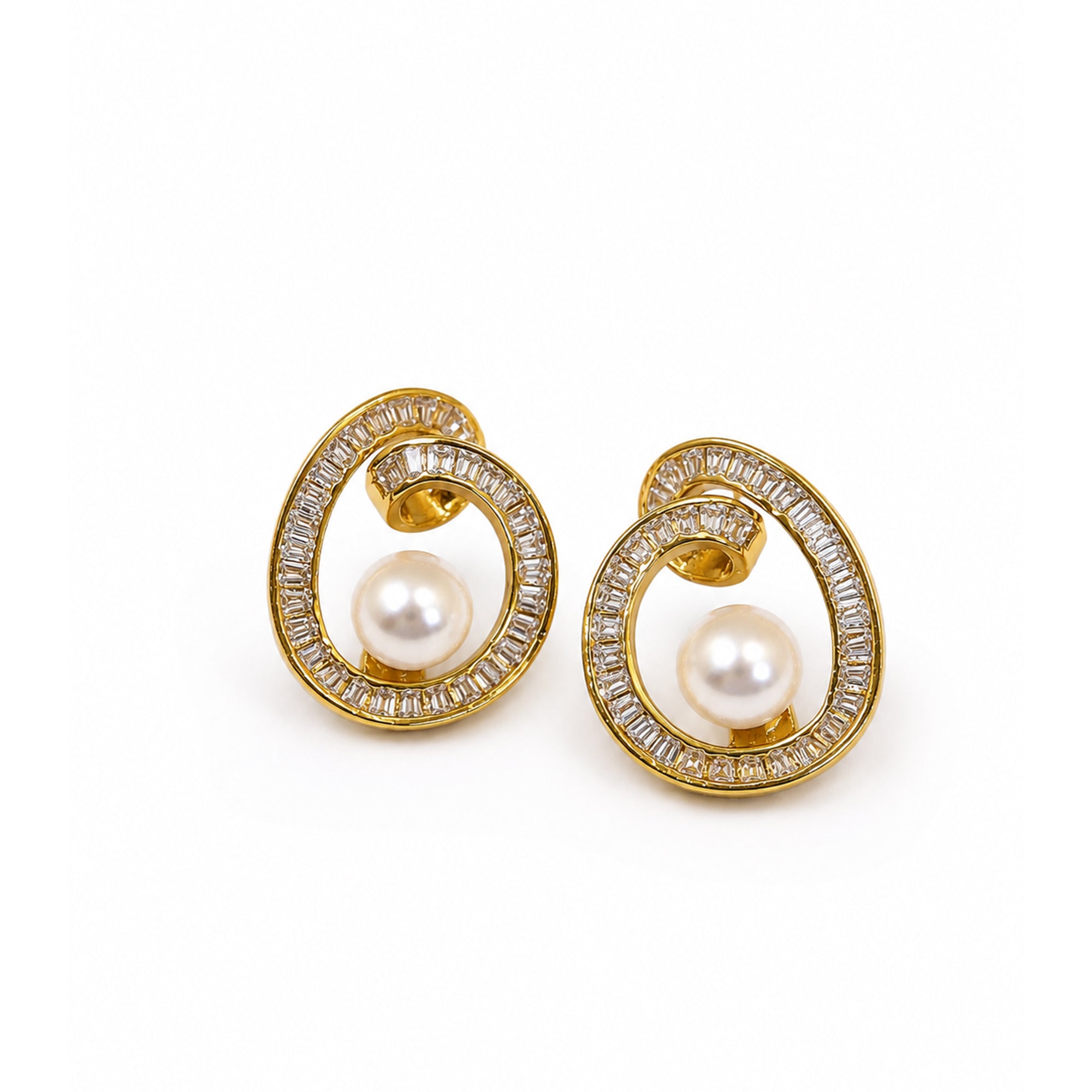 Luna Pearl Loop Earrings