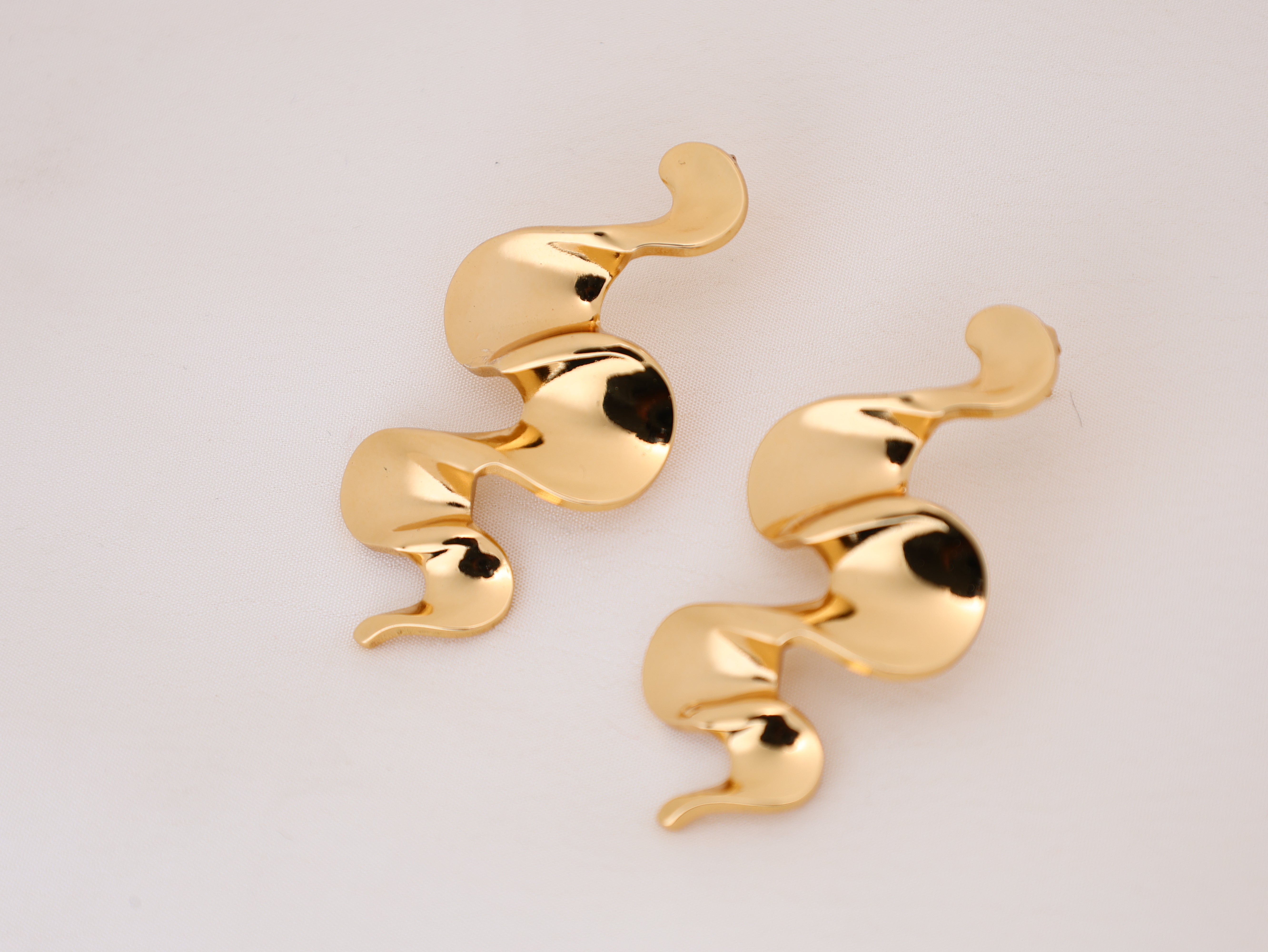 Liquid Gold Curve Earrings