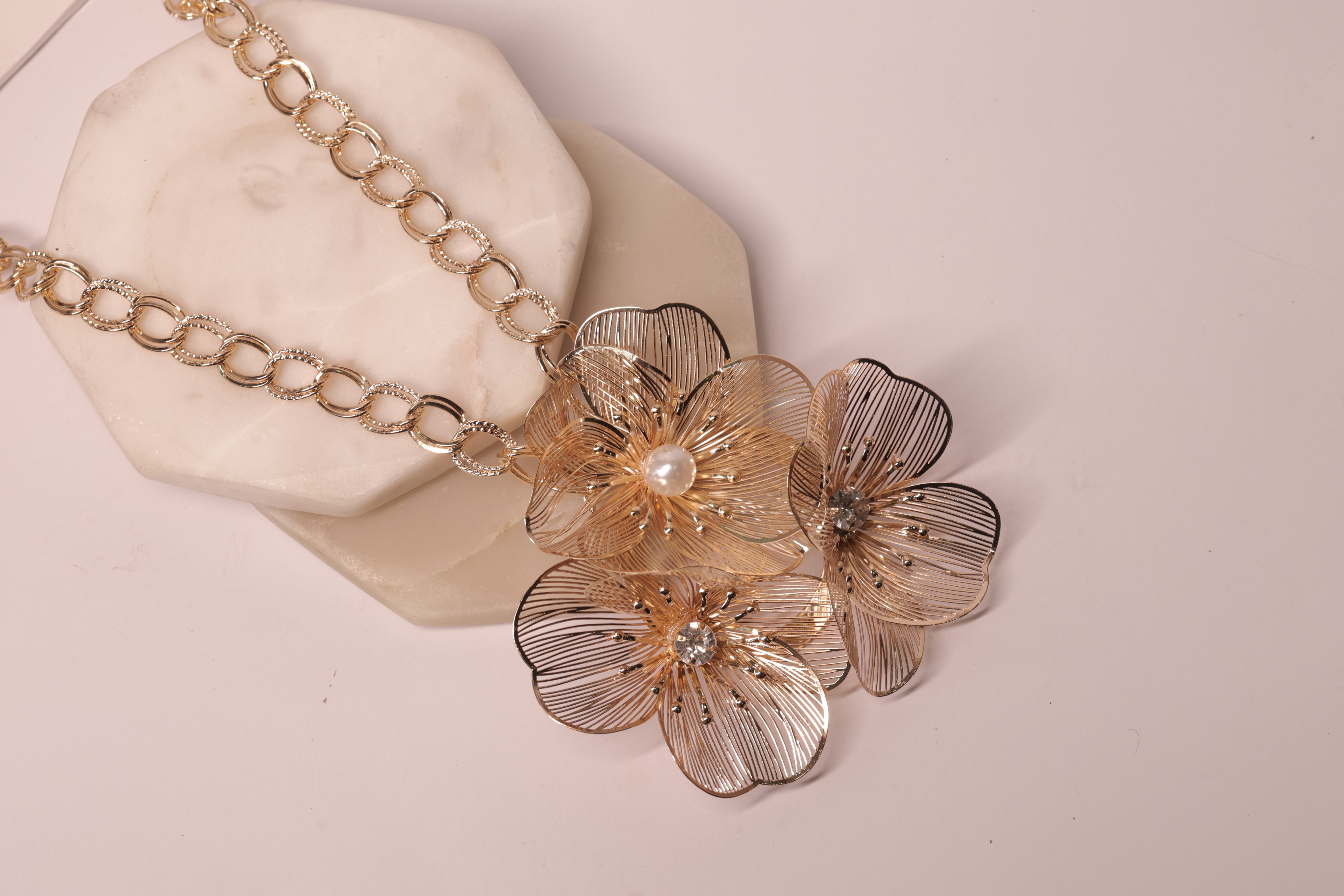 Éclat Fleur Necklace