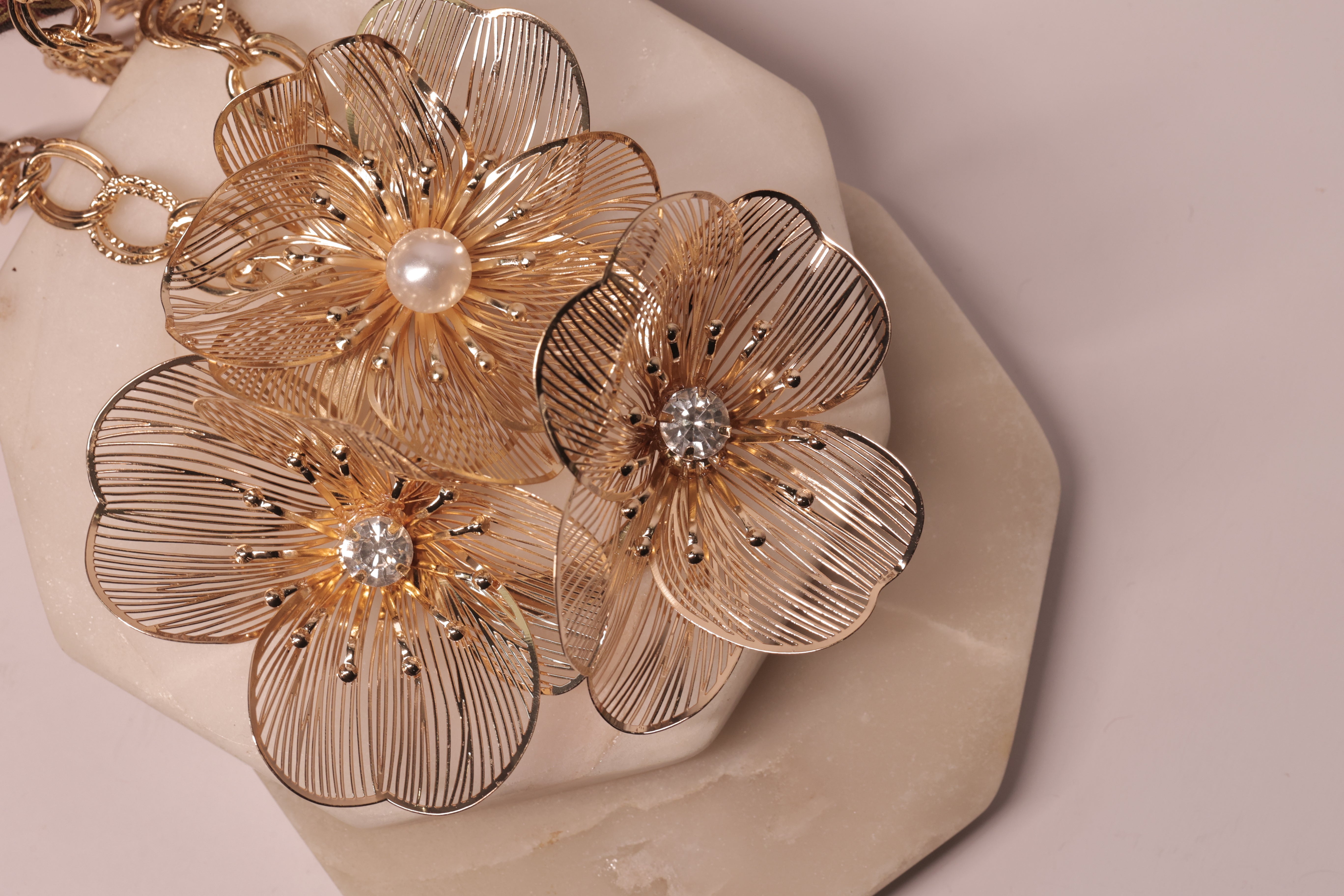 Éclat Fleur Necklace