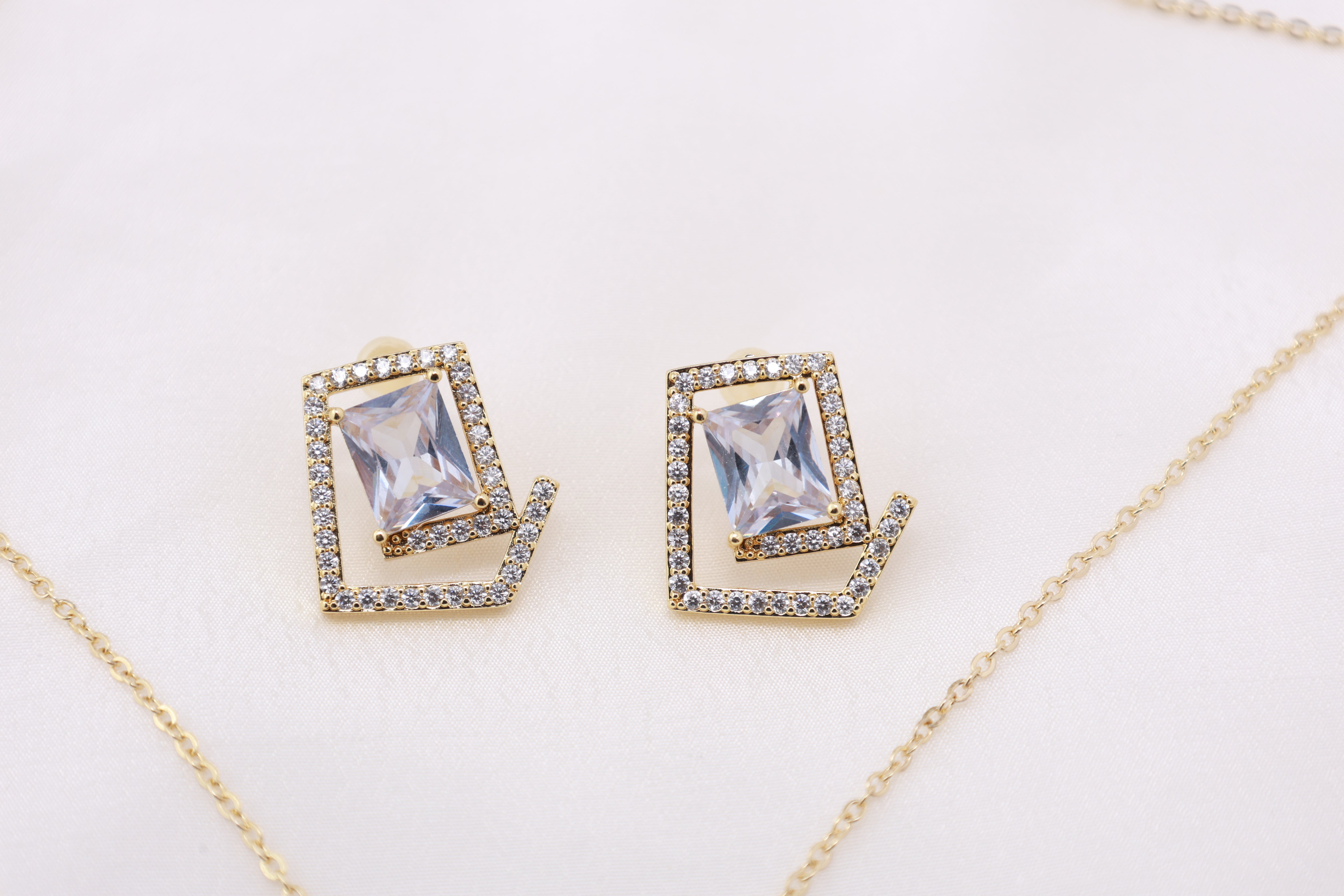 Aurora Frame Pendant Set