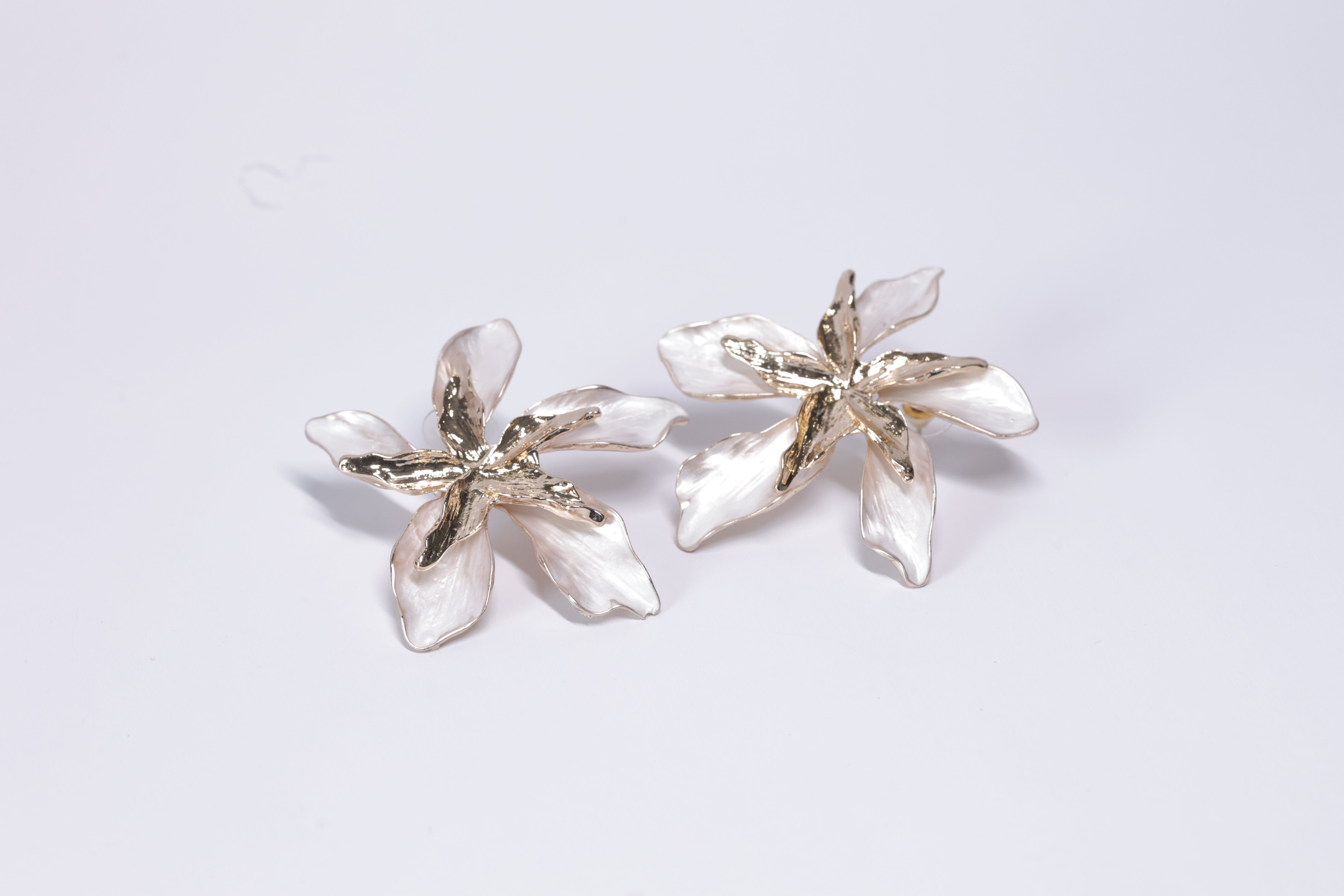 Ivory Lustre Lily