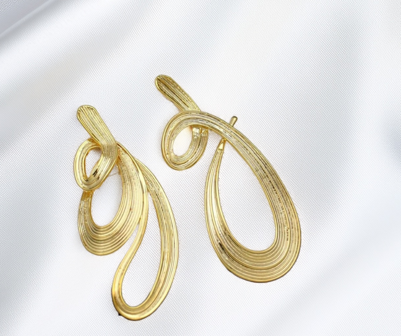 Lustre Curve Drops