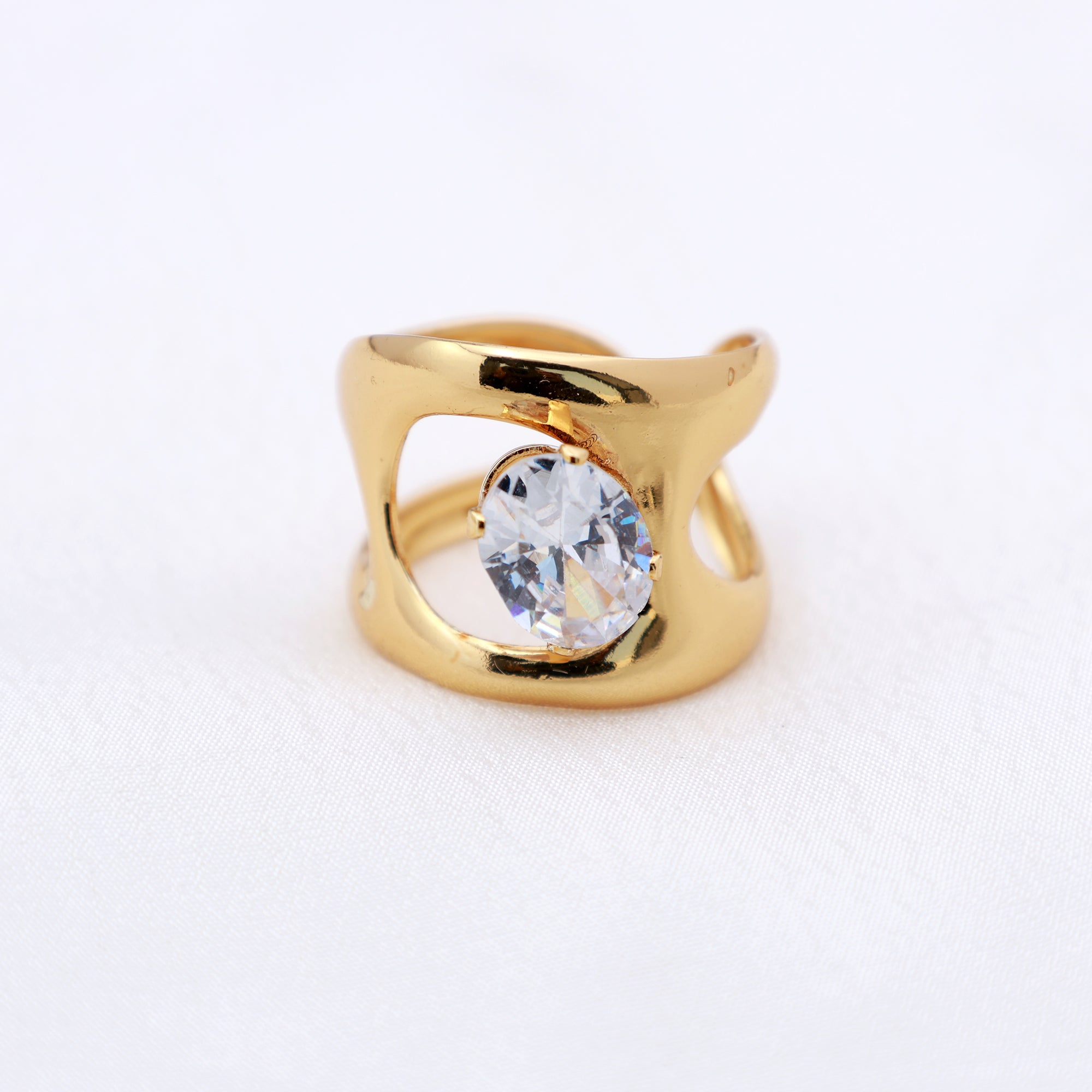 Noiré Gold Frame Ring