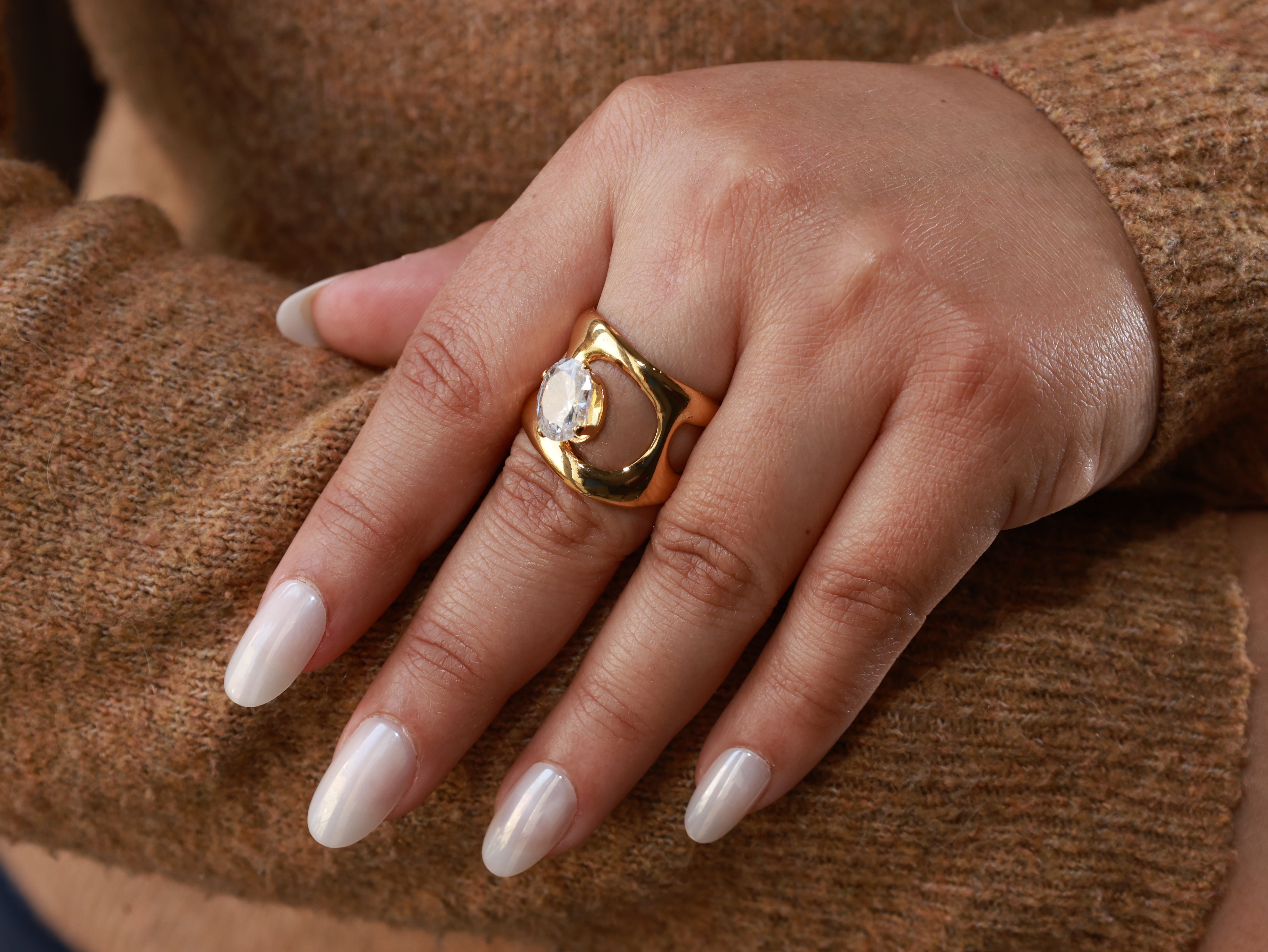 Noiré Gold Frame Ring